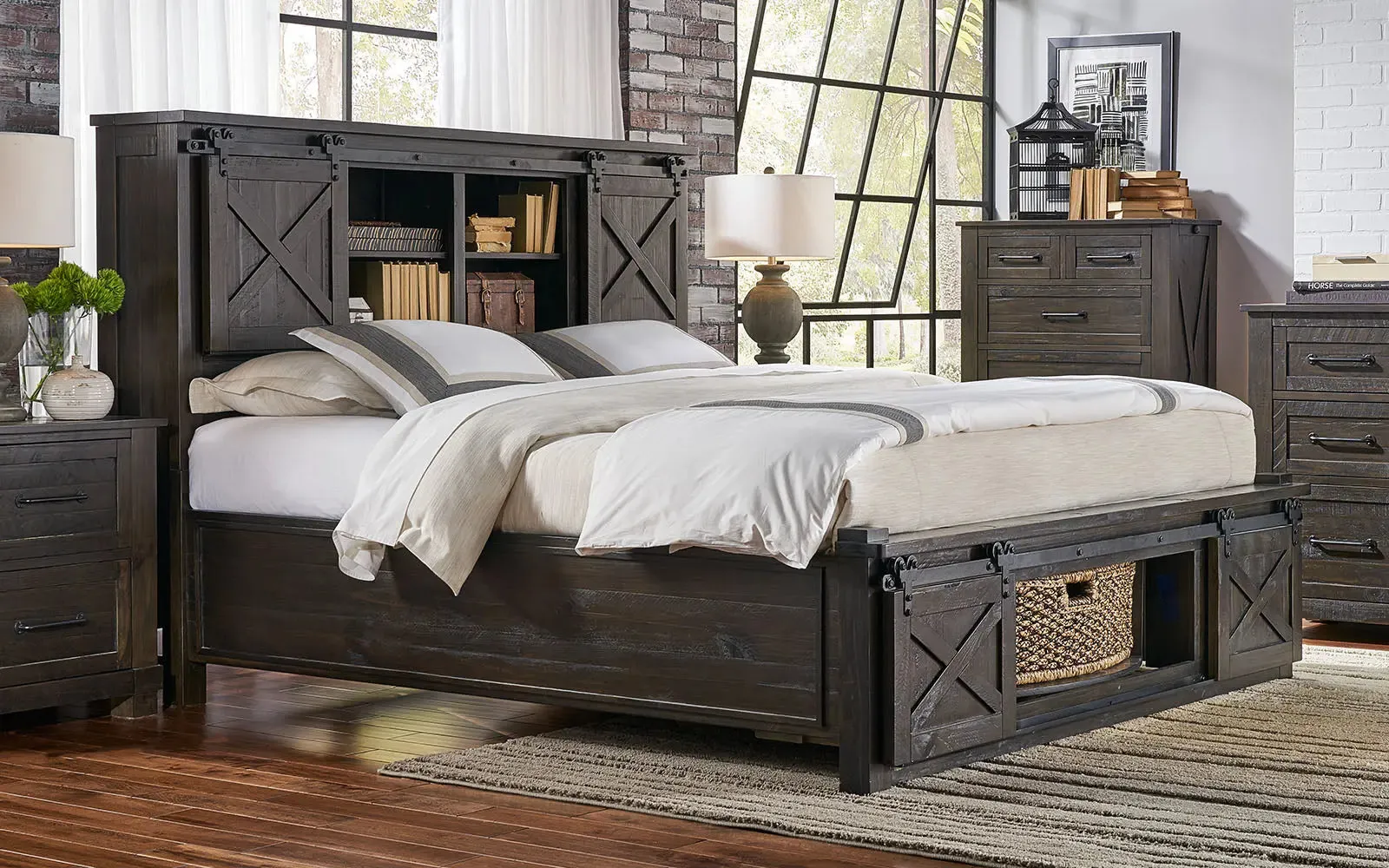 Sun Valley Queen Storage Hdbr W/ Rotating Storage